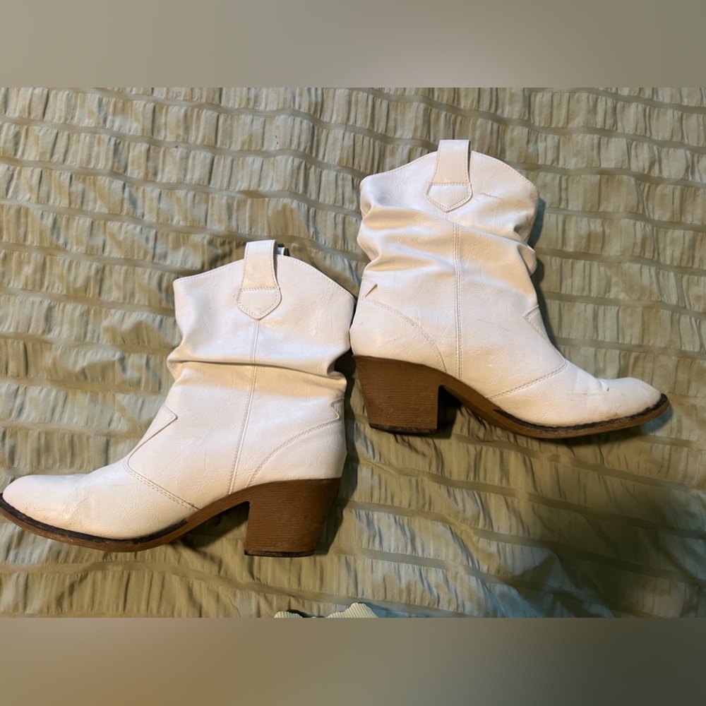 COWBOY BOOTIES